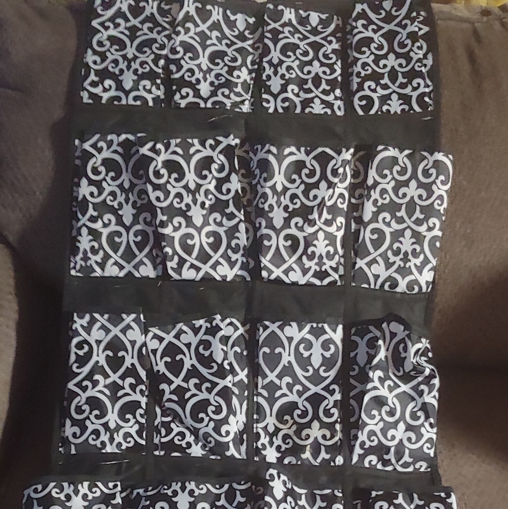 Wall shoe organizer